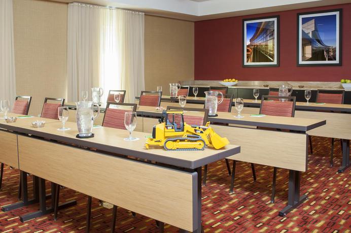Imagen de los interiores del Hotel Courtyard Peoria Downtown. Foto 11