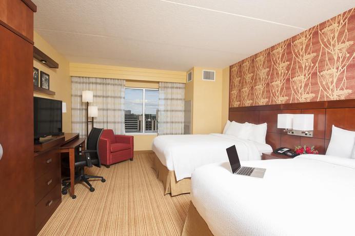 Imagen de la habitación del Hotel Courtyard Peoria Downtown. Foto 5
