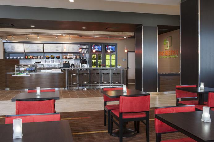 Imagen del bar/restaurante del Hotel Courtyard Peoria Downtown. Foto 3