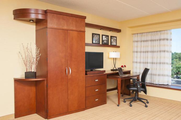 Imagen de la habitación del Hotel Courtyard Peoria Downtown. Foto 7