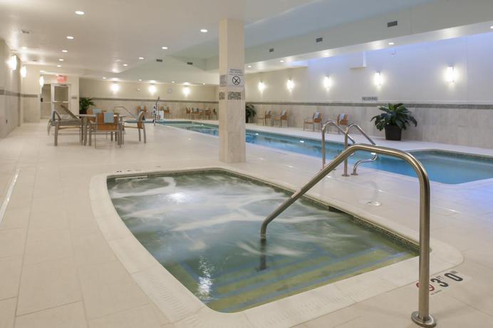 Imagen de la piscina del Hotel Courtyard Peoria Downtown. Foto 13