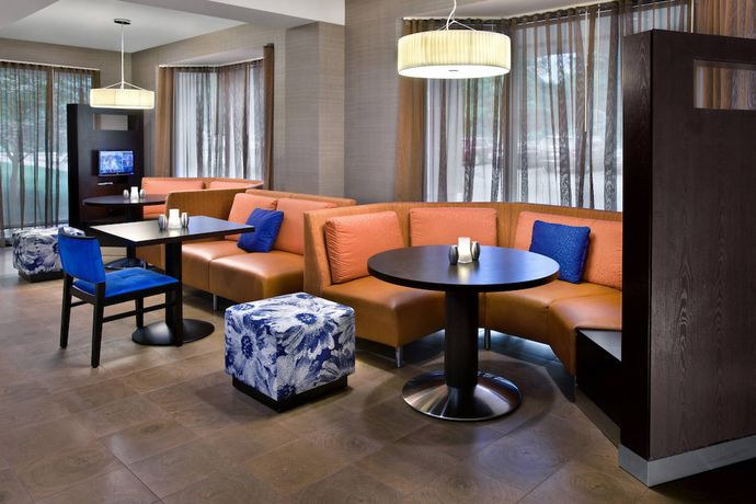 Imagen de los interiores del Hotel Courtyard Philadelphia Plymouth Meeting. Foto 12