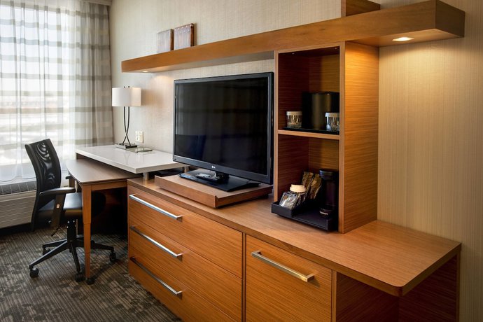 Imagen de la habitación del Hotel Courtyard Philadelphia South at The Navy Yard. Foto 8