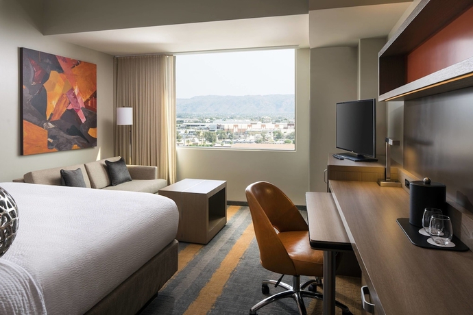 Imagen de la habitación del Hotel Courtyard Phoenix Downtown. Foto 9