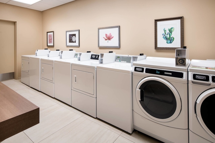 Imagen de los interiores del Hotel Courtyard Phoenix Downtown. Foto 18