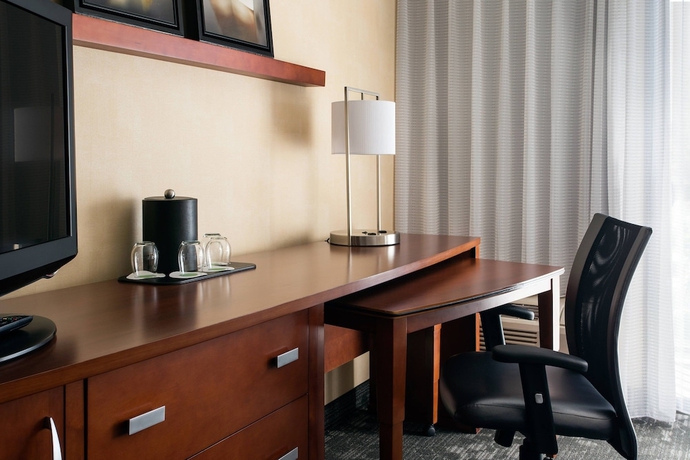 Imagen de la habitación del Hotel Courtyard Phoenix North By Marriott. Foto 12