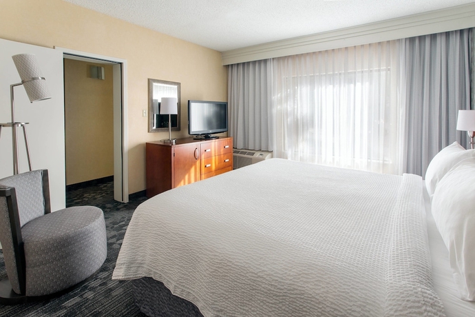 Imagen de la habitación del Hotel Courtyard Phoenix North By Marriott. Foto 15