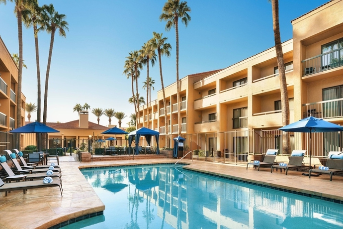 Imagen de la piscina del Hotel Courtyard Phoenix North By Marriott. Foto 19