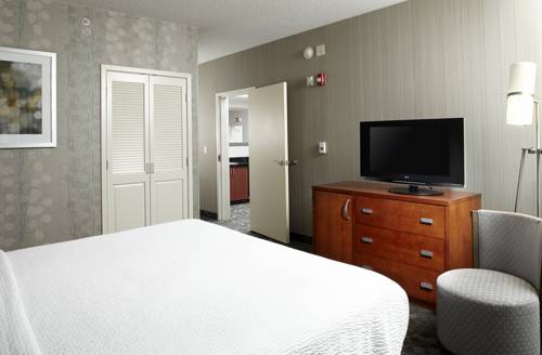 Imagen de la habitación del Hotel Courtyard Pittsburgh Greensburg. Foto 3