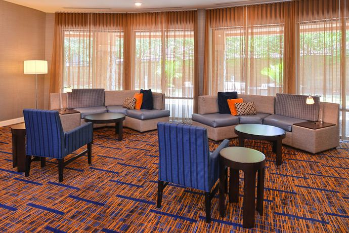 Imagen de los interiores del Hotel Courtyard Pittsburgh Monroeville. Foto 9