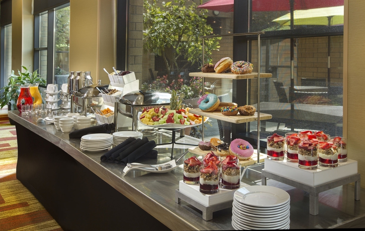 Imagen del bar/restaurante del Hotel Courtyard Portland Downtown/convention Center. Foto 2