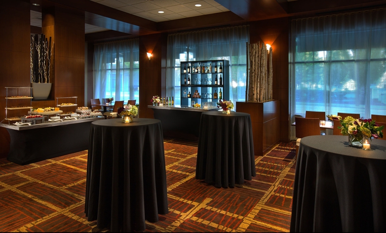 Imagen del bar/restaurante del Hotel Courtyard Portland Downtown/convention Center. Foto 4