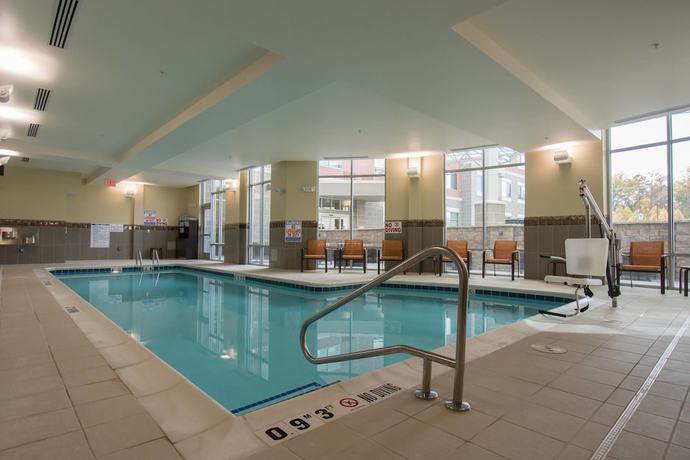 Imagen de la piscina del Hotel Courtyard Raleigh-durham Airport/brier Creek. Foto 19