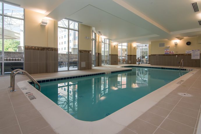 Imagen de la piscina del Hotel Courtyard Raleigh-durham Airport/brier Creek. Foto 20