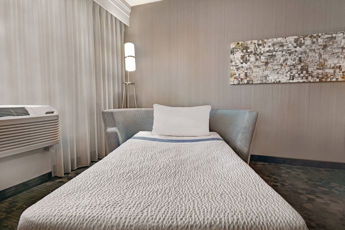 Imagen de la habitación del Hotel Courtyard Republic Aprt Long Island/Farmingdale. Foto 10