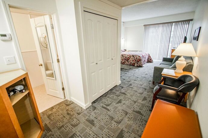 Imagen de la habitación del Hotel Courtyard Resort. Foto 19