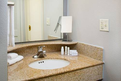 Imagen de la habitación del Hotel Courtyard Roanoke Airport. Foto 6