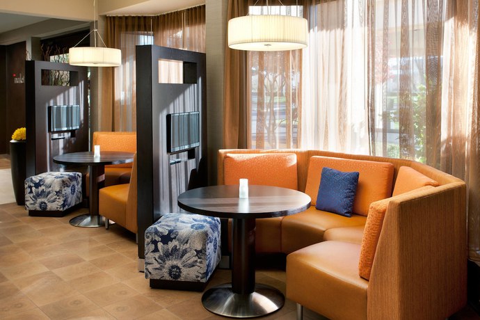 Imagen de los interiores del Hotel Courtyard Sacramento Rancho Cordova. Foto 9