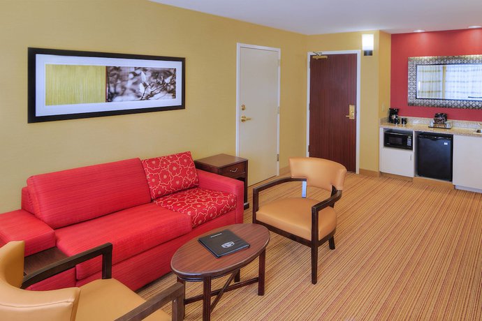 Imagen de la habitación del Hotel Courtyard San Diego Carlsbad. Foto 10