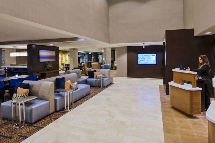 Imagen de los interiores del Hotel Courtyard San Diego Carlsbad. Foto 15