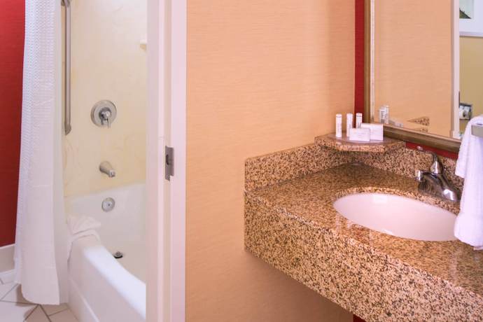 Imagen de la habitación del Hotel Courtyard San Diego Carlsbad. Foto 14