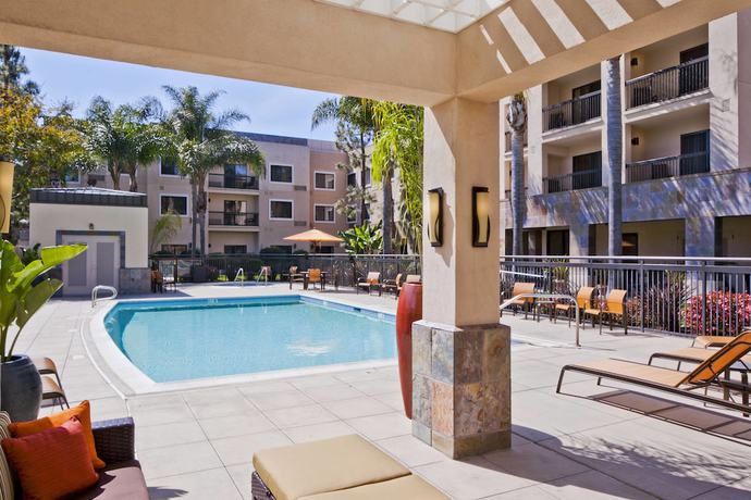 Imagen de la piscina del Hotel Courtyard San Diego Carlsbad. Foto 20
