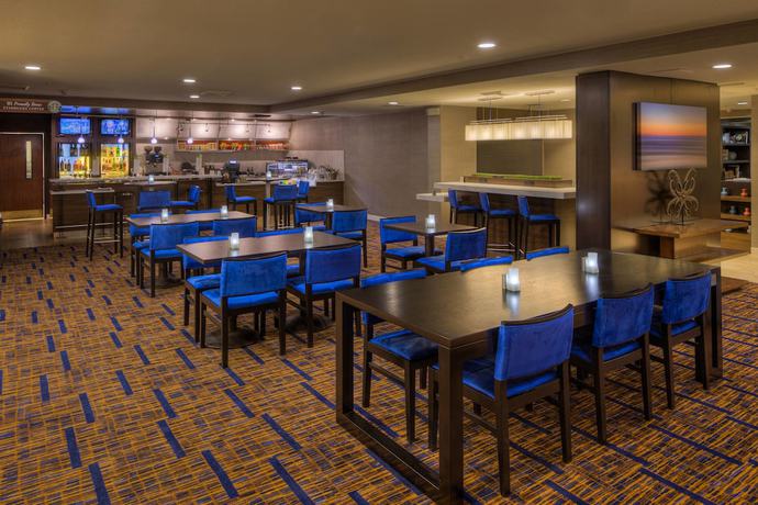 Imagen del bar/restaurante del Hotel Courtyard San Diego Carlsbad. Foto 3