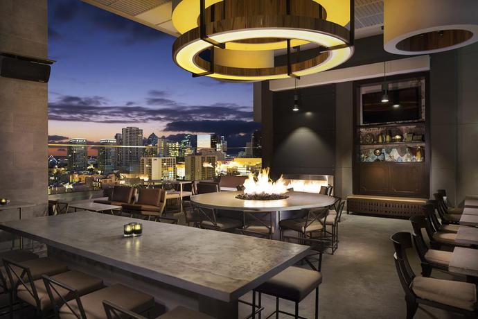 Imagen del bar/restaurante del Hotel Courtyard San Diego Gaslamp/Convention Center. Foto 4