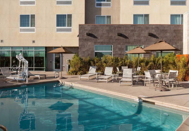 Imagen de la piscina del Hotel Courtyard San Jose North/ Silicon Valley. Foto 11