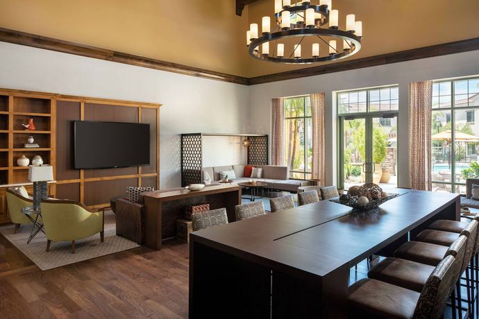Imagen de los interiores del Hotel Courtyard Santa Barbara Goleta. Foto 18