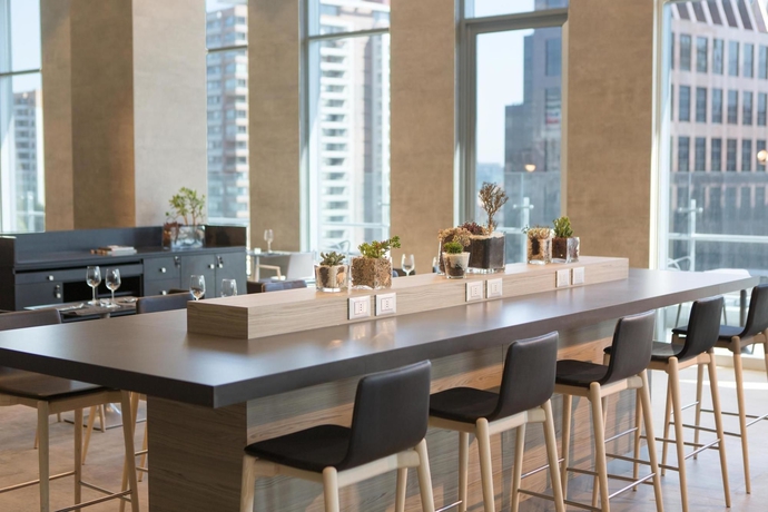 Imagen de los interiores del Hotel Courtyard Santiago Las Condes. Foto 8