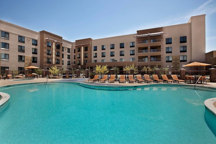 Imagen de la piscina del Hotel Courtyard Scottsdale Salt River. Foto 19