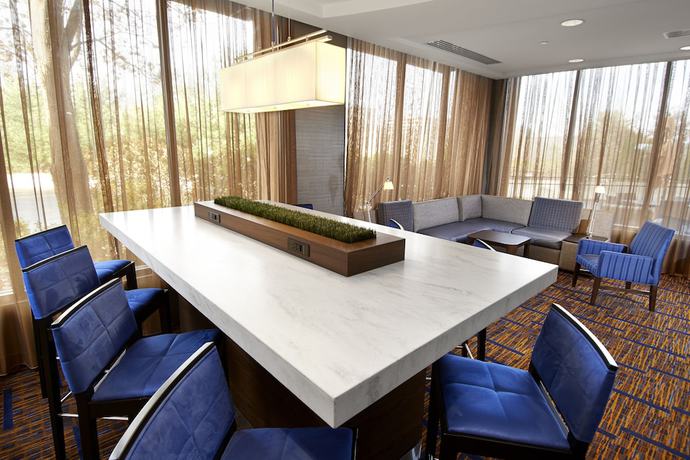 Imagen de los interiores del Hotel Courtyard Shelton. Foto 16