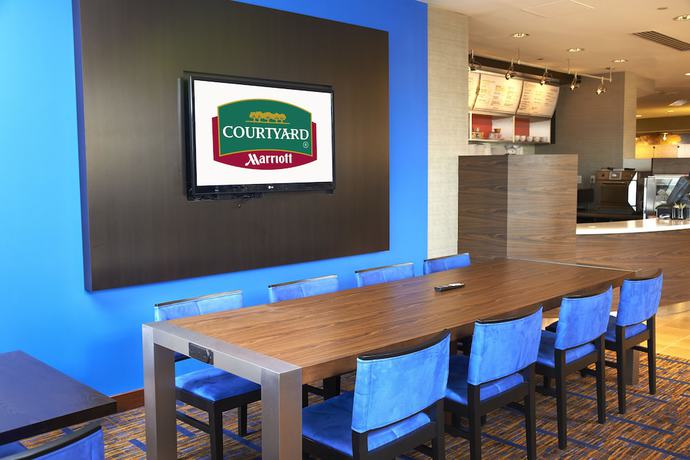 Imagen de los interiores del Hotel Courtyard Shelton. Foto 17