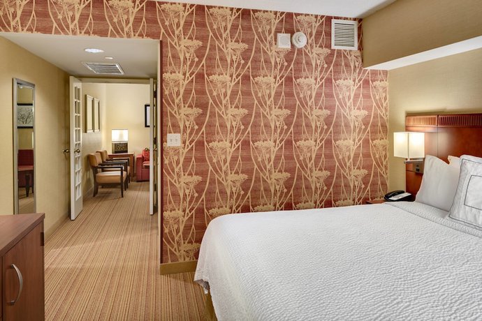 Imagen de la habitación del Hotel Courtyard Shelton. Foto 8