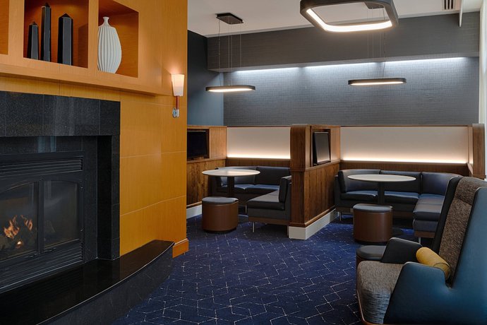 Imagen de los interiores del Hotel Courtyard Springfield Downtown. Foto 20