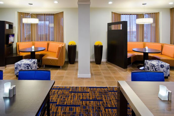Imagen del bar/restaurante del Hotel Courtyard St. Louis Airport/Earth City. Foto 7