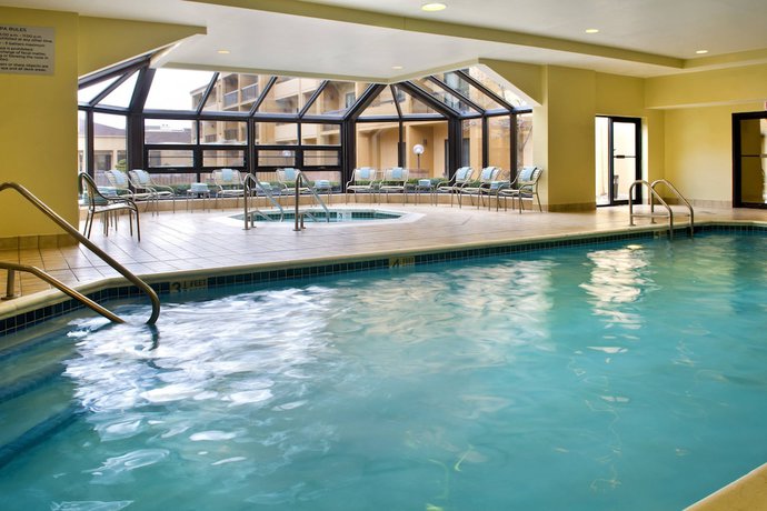 Imagen de los interiores del Hotel Courtyard Syracuse Carrier Circle. Foto 17