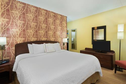 Imagen de la habitación del Hotel Courtyard Tampa Downtown. Foto 10