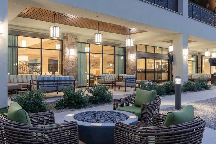 Imagen de los interiores del Hotel Courtyard Thousand Oaks Agoura Hills. Foto 8