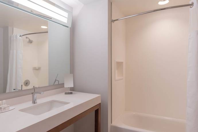 Imagen de la habitación del Hotel Courtyard Thousand Oaks Agoura Hills. Foto 3