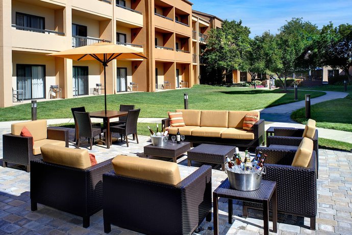 Imagen general del Hotel Courtyard Toledo Airport Holland. Foto 1