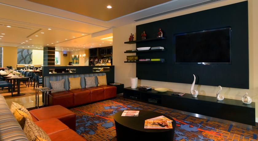 Imagen de los interiores del Hotel Courtyard Toluca Tollocan. Foto 7