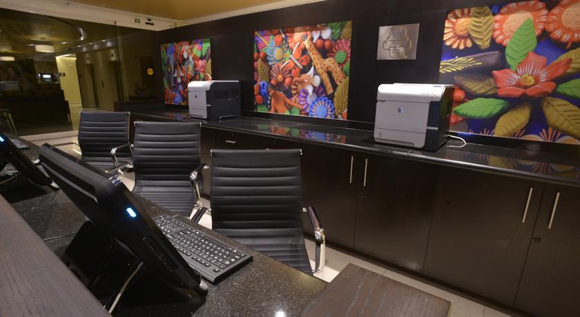 Imagen de los interiores del Hotel Courtyard Toluca Tollocan. Foto 9