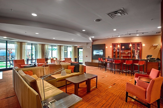 Imagen de los interiores del Hotel Courtyard Wall At Monmouth Shores Corporate Park. Foto 17