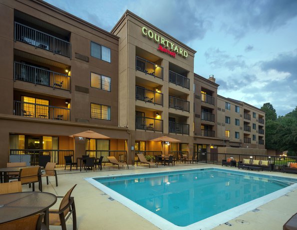 Imagen de la piscina del Hotel Courtyard Winston-salem Hanes Mall. Foto 20