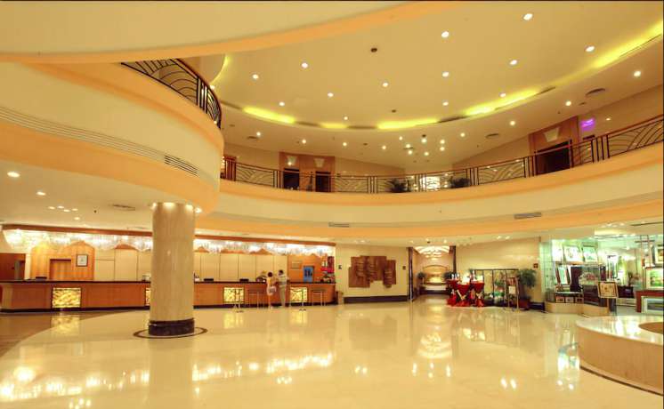 Imagen de los interiores del Hotel Courtyard Yangzhou. Foto 18
