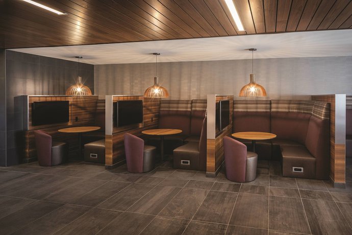 Imagen del bar/restaurante del Hotel Courtyard by Marriott Albany Airport. Foto 4