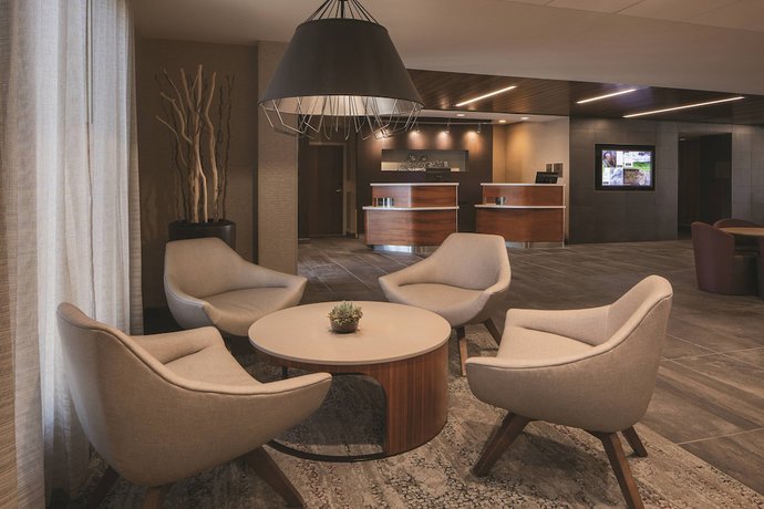 Imagen de los interiores del Hotel Courtyard by Marriott Albany Airport. Foto 17