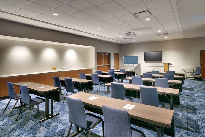 Imagen de los interiores del Hotel Courtyard by Marriott Ames. Foto 17
